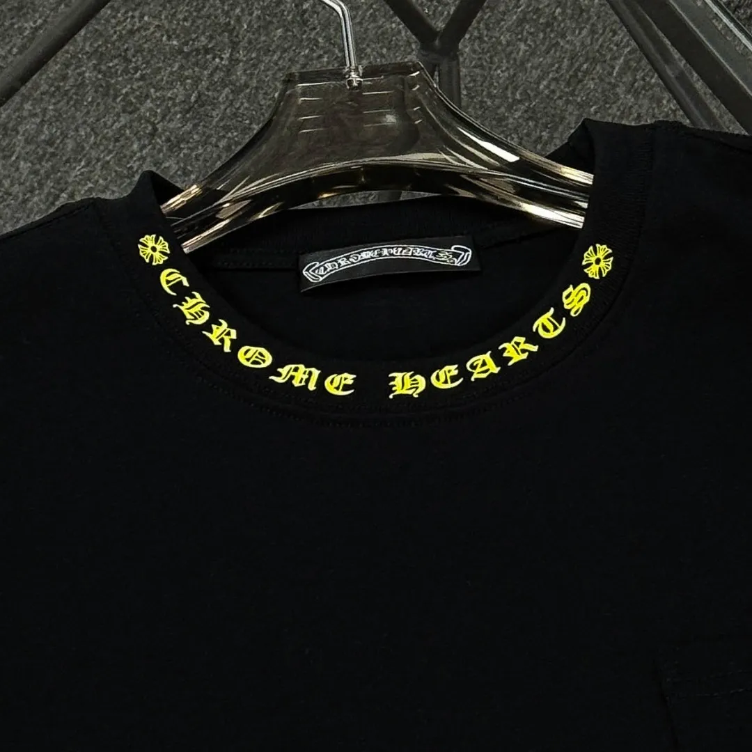 P170 Chrome Hearts Chrome Hearts 25 high version. The fabric is made of 300 grams of high-density pure cotton. It does not deform or shrink. It has three complete labels. It is the same style for men and women. Technology: thick silicone printing. Color: three colors. SIZE: S-XL.